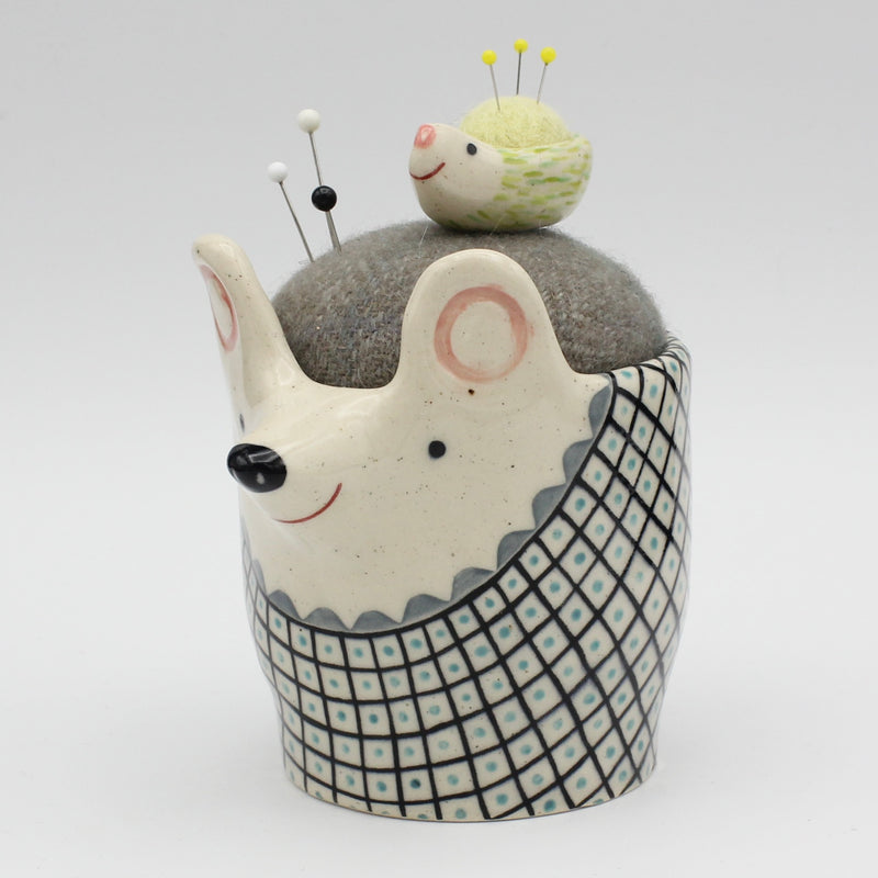 Sidekick Pincushion- Upright with Friend Pin